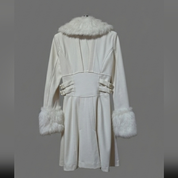 BEBE✨ Gorgeous White Wool Coat with Fur Trim✨ EUC, Size XS - Picture 6 of 8